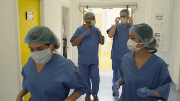 Chirurgiens Marchant Dans Couloir Après Une Opération Chirurgicale — Video