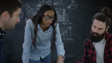 4k genç profesyonel iş başlangıç rakamlar üzerinden arıyor takım