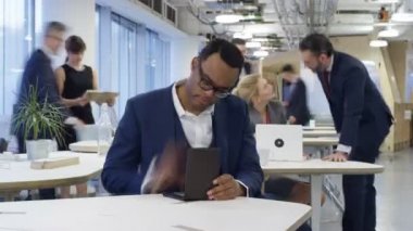 4 k zaman atlamalı meşgul kurumsal iş takım zor çalışma modern ofis