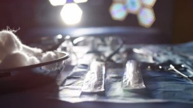 Tablo boş tiyatrodan modern hastanede 4 k tıp aletleri