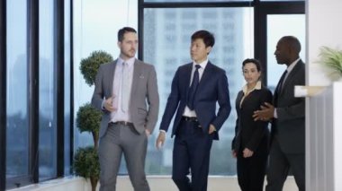 4k kurumsal iş şehir Office gülümseyen portresi