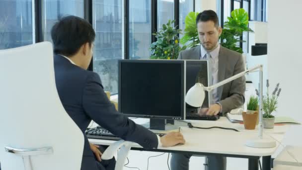 Zeitraffer Eines Geschäftigen Firmengeschäftsteams Das Städtischen Büro Arbeitet — Stockvideo