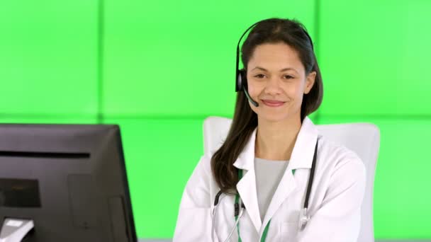 Gelukkig Medische Dienst Adviseur Gesprek Met Klant Patiënt Groene Achtergrond — Stockvideo