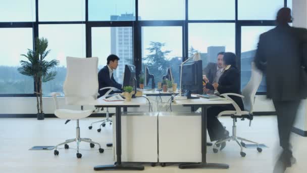 Временной Перерыв Занятой Команды Корпоративных Предпринимателей Работающих Городском Офисе — стоковое видео