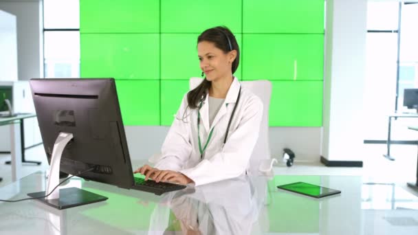 Happy Medical Service Adviser Talking Customer Patient Green Background — Stock Video