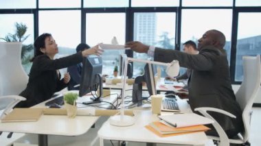 4 k karışık etnik köken kurumsal iş çalışma grubu birlikte şehir ofisi