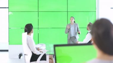 4 k iş takım büyük yeşil ekran video duvar ile etkileşim bir toplantıda