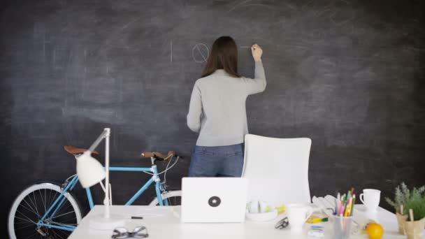 Businesswoman Creative Office Writing Quit Blackboard — Stock Video