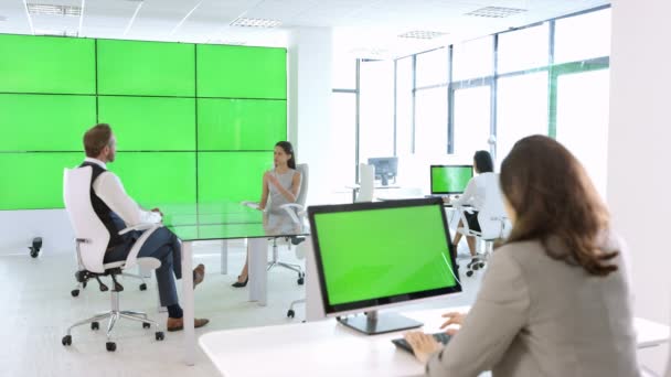 Team Business Moderno Schermo Verde Ufficio Video Wall Monitor Computer — Video Stock