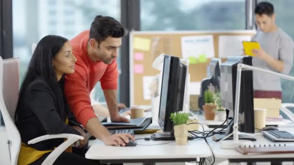 Giovane Team Lavoro Informale Che Lavora Insieme Ufficio Con Manager — Video Stock