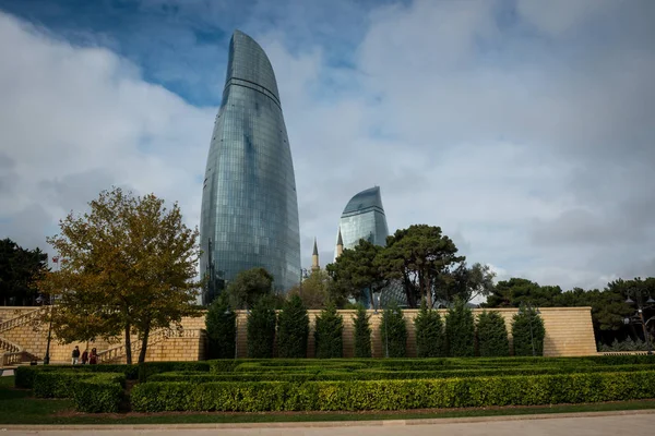 Bakü'deki modern Kulesi