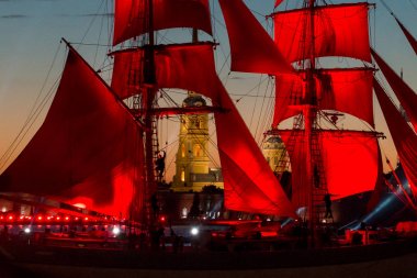 Tatil, St. Petersburg Scarlet yelken