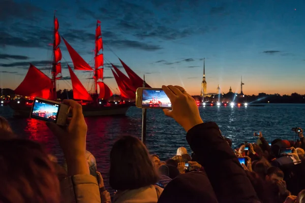 Tatil, St. Petersburg Scarlet yelken