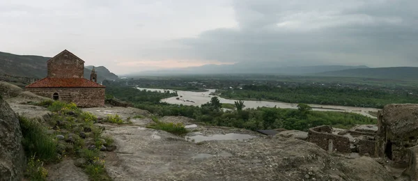 Georgia Uplistsikhe dağ manzarası