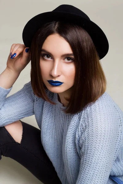 Portrait of beautiful young woman with blue lips and in hat. Bea — Stock Photo, Image