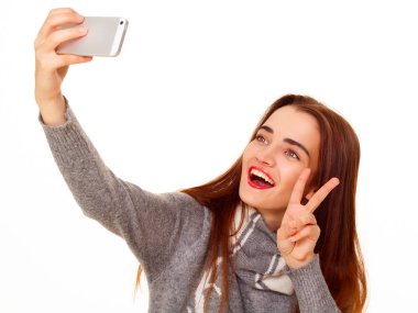 Selfie whit üzerinde yapım genç güzel gülen kadın portresi