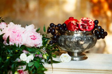 Nar ve üzüm sepeti