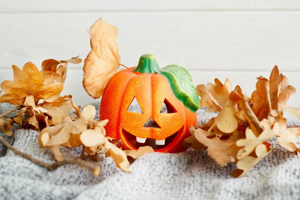 Picture of pumpkie over white wooden background. Halloween conce — Stock Photo, Image