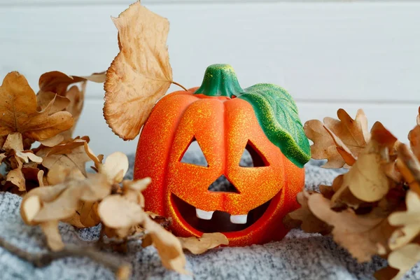 Picture of pumpkie over white wooden background. Halloween conce — Stock Photo, Image