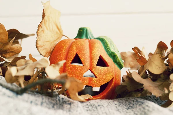 Picture of pumpkie over white wooden background. Halloween conce — Stock Photo, Image