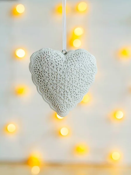 Top view of white heart over blurred background. Love idea. — Stock Photo, Image