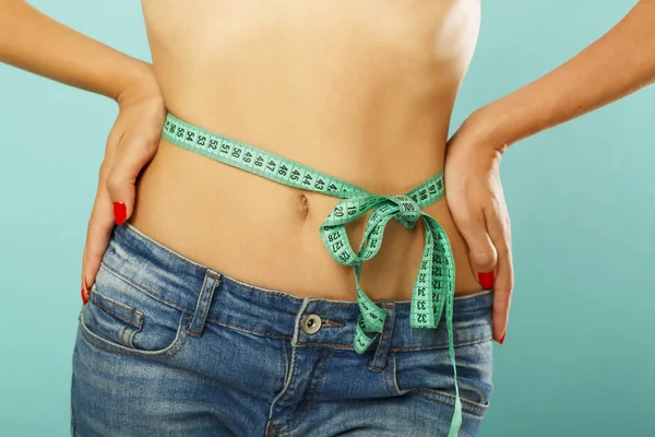 Woman measuring her waist over white background. Wellness concep — Stock Photo, Image