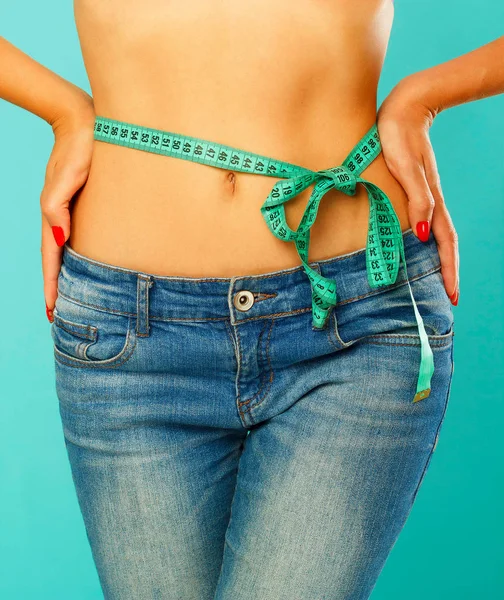 Woman measuring her waist over white background. Wellness concep — Stock Photo, Image