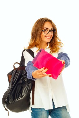 Güzel gülen öğrenci üzerinde beyaz backg gözlüklü kitap ile