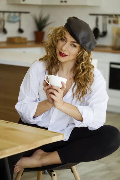 Young Beautiful Blond French Woman Sitting Kitchen Cup Coffee Tea — Stock Photo, Image