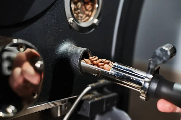 Technologia Przetwarzania Kawy Szczegóły Profesjonalnego Urządzenia Pieczenia Kawy Zbliżenie — Zdjęcie stockowe