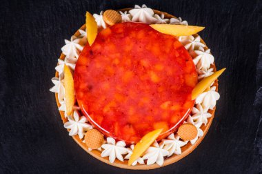 Güzel meyveli pasta. Üst görünüm.