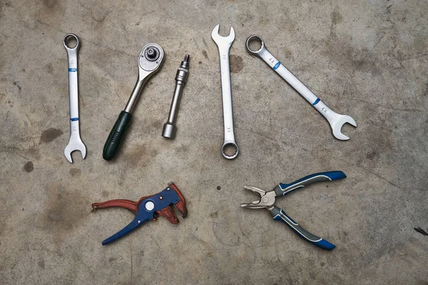 Set Different Tools Lying Row Concrete Floor — Stock Photo, Image