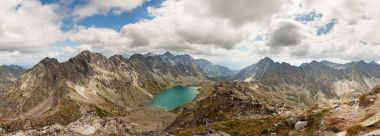 Velke Hincovo Pleso Gölü vadinin Tatra Dağları, Slovakya, Avrupa'nın panoramik fotoğraf