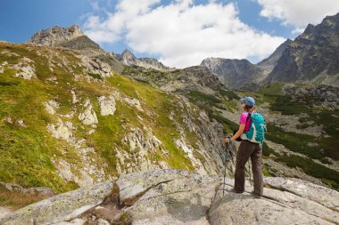 Kayalık Tatra Dağları güzelliği hayran kadın hiking