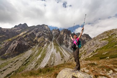 Kayalık Tatra Dağları güzelliği hayran kadın hiking
