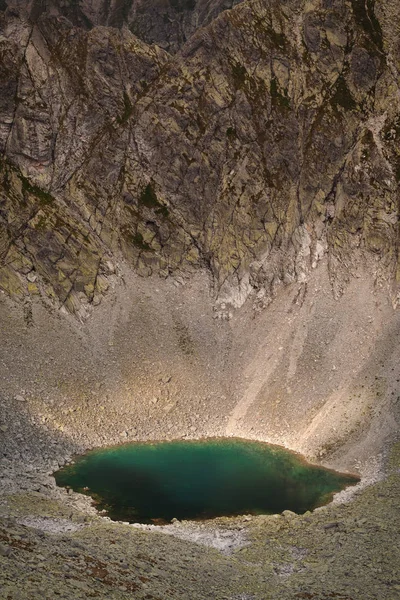 Foto över vackra sjön i Höga Tatrabergen, Slovakien, Europa — Stockfoto