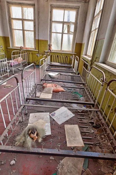 Jardín de infancia en ruinas en Chernobyl — Foto de Stock
