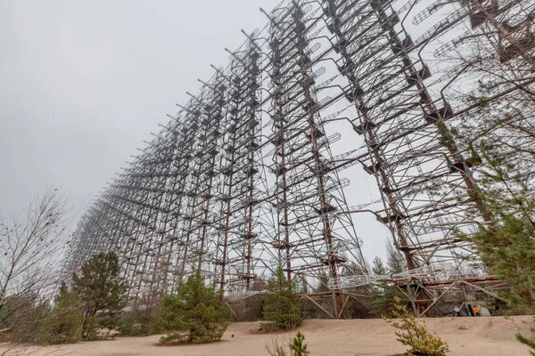 Sistema de radar soviético Duga cerca de la central nuclear de Chernobyl — Foto de Stock