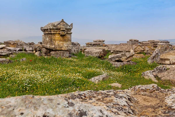 Ruinerna av antika staden, Hierapolis nära Pamukkale, Turkiet — Stockfoto