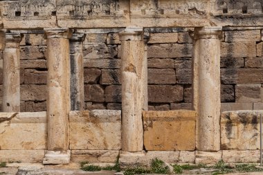 Greko-Romen tiyatroda antik antik kent Hierapolis yakınındaki Pamukkale, Türkiye