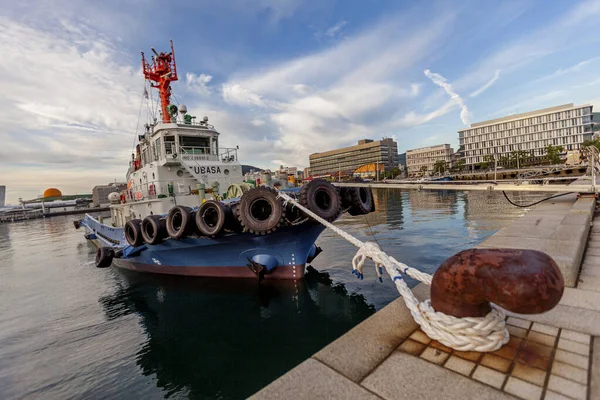 Nagasaki, japan - september 02, 2019: dejima wharf shopping und restaurant area mit meer — Stockfoto