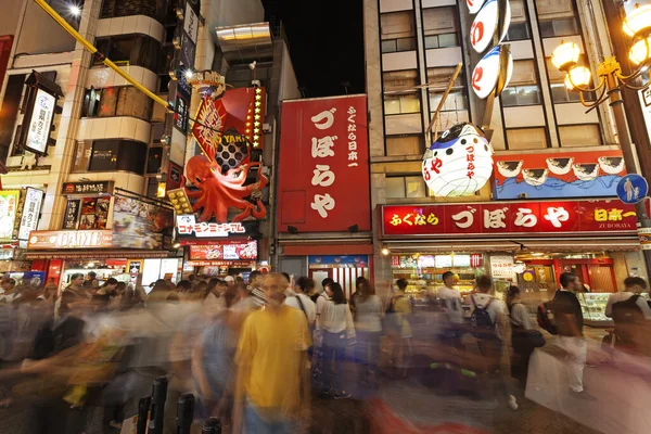 Osaka, Japán - 2019. szeptember 03.: éjszakai bevásárlóközpont Dotonbori. Oszaka, Japán. — Stock Fotó