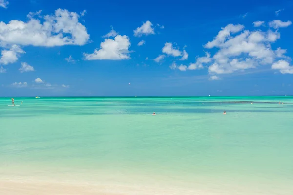 Isla Aruba. Vista desde la playa — Foto de Stock