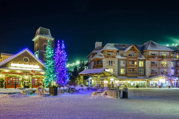 Blaues Bergdorf im Winter — Stockfoto
