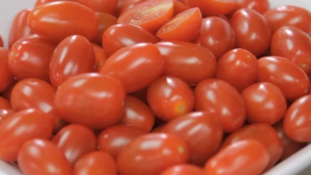 Tomates cereja frescos suculentos — Vídeo de Stock