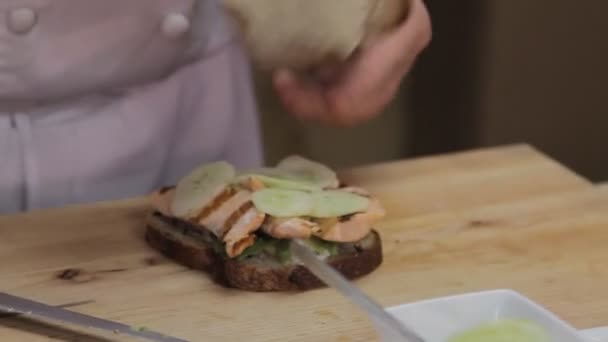 Chief maken Sandwich — Stockvideo