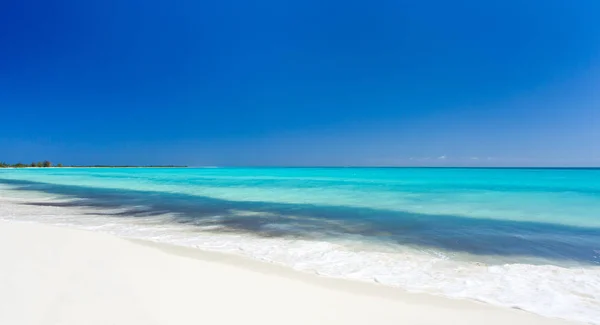 Tropická pláž na ostrově Cayo Largo — Stock fotografie