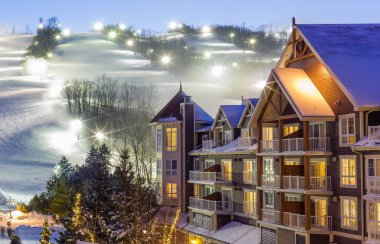 Kış mavi dağ köyü