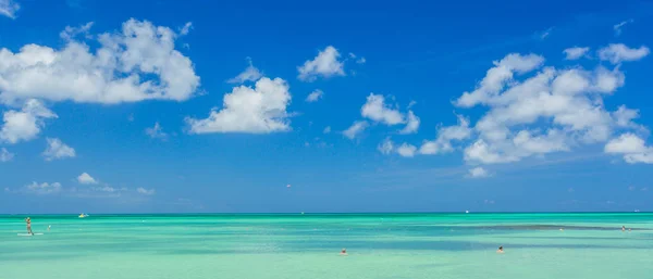 Ostrov Aruba. Pohled z pláže — Stock fotografie