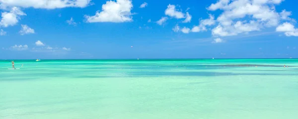 Ostrov Aruba. Pohled z pláže — Stock fotografie